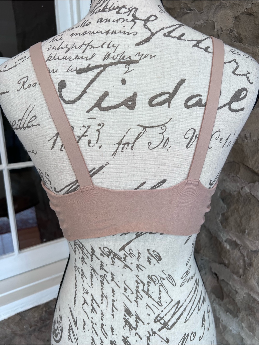 VGUC Two (2) 38C SPANX full coverage
Bra-llelujah! adjustable strap bras - Picture 11 of 16